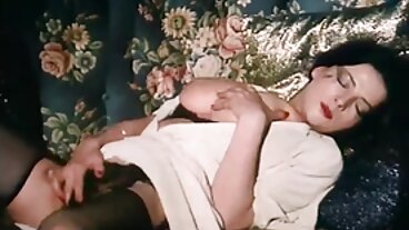 Scène de branlette avec la magnifique Rose Monroe de Bang pornographie x Bros