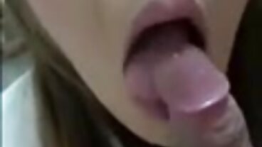 Scène de seins de vidéos de films porno gratuit taille moyenne avec la séduisante Sofy Topp de Bang!