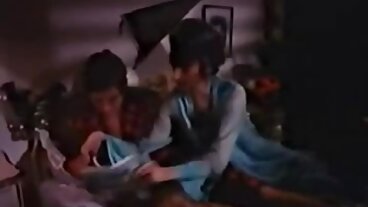 Film On The Sofa avec la clara morgane film porno gratuit jolie AJ ​​Applegate et Maddy O'Reilly de Squirted