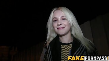 Legs On Shoulders film x pornovore porn avec Abel tentant de Dirty Flix