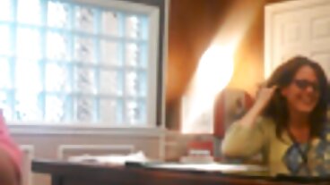 Scène Long Legs avec la préfète Jessie Saint de je voudrais voir un film porno Bang!