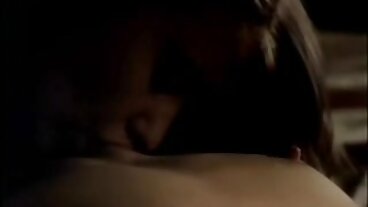 Scène Long Legs avec la jolie Dido A et Josephine extrait x porno Jackson de SexArt