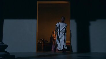 Action en levrette film porno xxx gratuit avec la passionnée Romi Rain de Brazzers