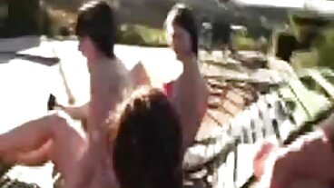 Scène de film porno femme offerte léchage de pieds avec la préfète Amirah Adara et Sarah Cute de Nubile Films