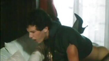 Footjob un film porno français porn avec la séduisante Rachel RoXXX de Naughty America