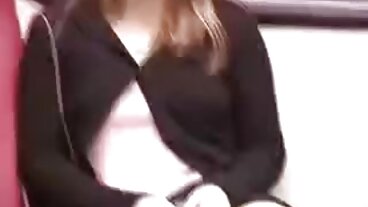 Action de branlette avec la séduisante Richelle Ryan de pornographie x Naughty America