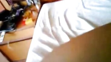 Film On The Sofa avec la magnifique Dana Wolf de extrait video x gratuit Evil Angel