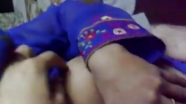 Scène lesbienne avec la passionnée Emma Hix et Rachael Cavalli de film porno en video Mommy's Girl