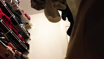 Scène de longues jambes meilleur film porno gratuit avec la sexy Ariana Shaine de Teen Mega World