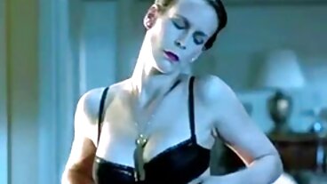 Film porno femme fontaine gratuit missionnaire avec la géniale Samantha Stewart de Smut Puppet