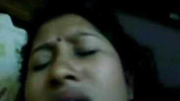 Masturbation avec un film porno en vidéo la séduisante Kianna Dior de Evil Angel