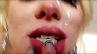 Vidéo de lingerie avec la passionnée Riley de extrait de film porno Smut Puppet