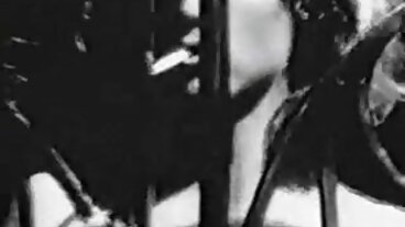 Vis vidéos pornographiques x cheveux raides avec la séduisante Kimmy Kim de Tug Pass