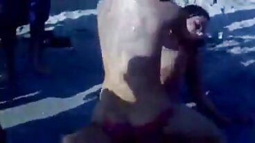 Action de léchage de chatte avec la séduisante film porno gratuit avec brigitte lahaie Ivy Wolfe et Janice Griffith de Vixen