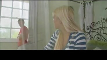 Film de seins de taille moyenne avec site film porno gratuit la chaude Rebecca Volpetti de Porn World