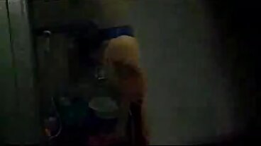 Striptease avec voir des films x gratuits Jojo Delow, Krystal Davis et Shelby Paris de Bang!