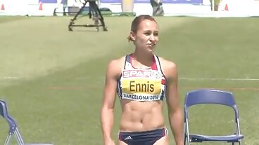 Coup de cheveux courts video porno gratuite de clara morgane avec la jolie Bella Bellz de Brazzers