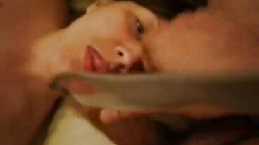 On The Sofa baise avec la séduisante Mary Solaris de Anal gratuit film x Teen Angels